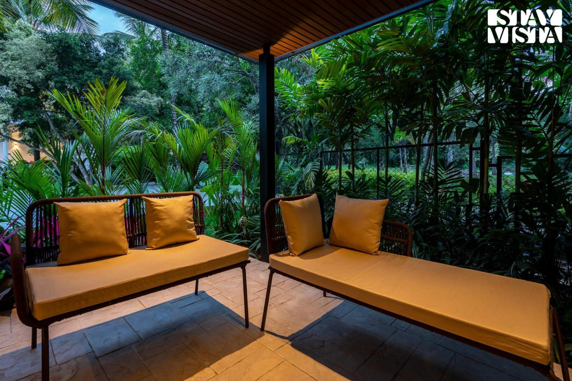 Stayvista At M Villa With Breakfast Included バンガロール エクステリア 写真