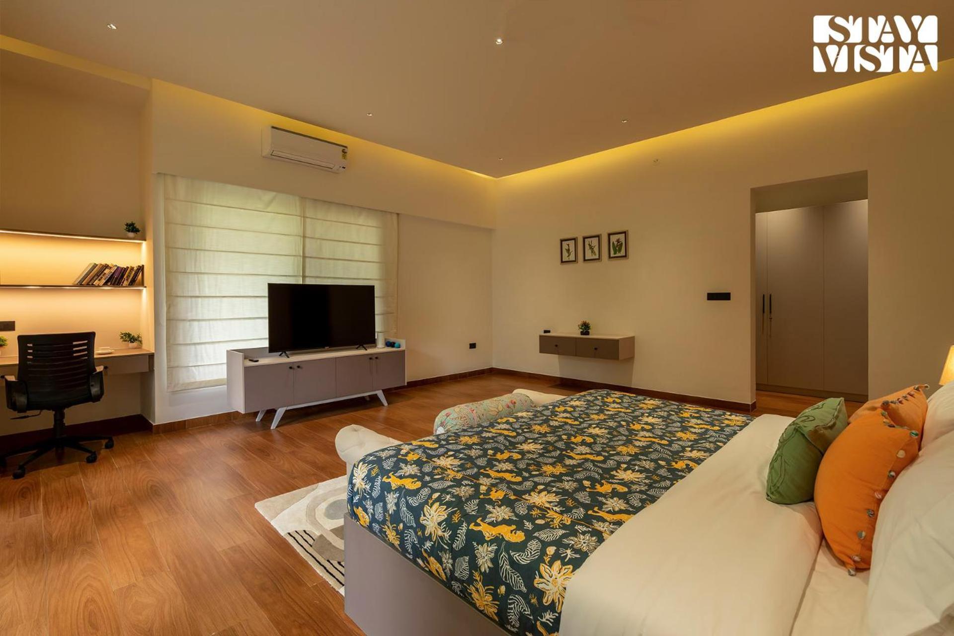 Stayvista At M Villa With Breakfast Included バンガロール エクステリア 写真