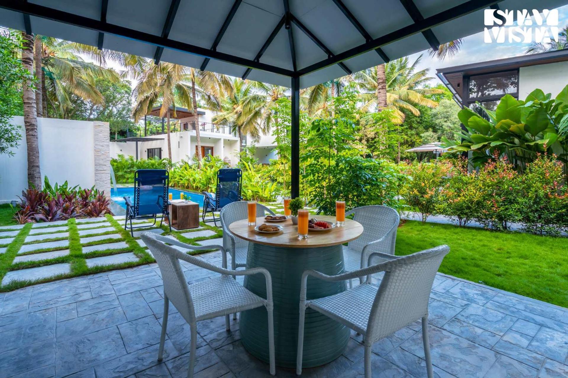 Stayvista At M Villa With Breakfast Included バンガロール エクステリア 写真